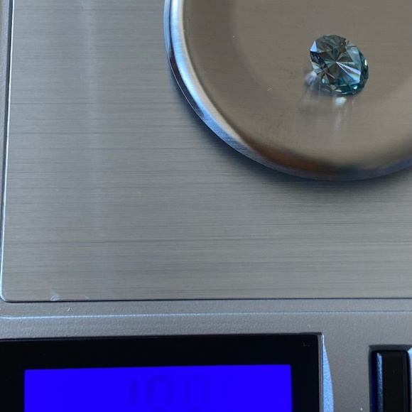 Precision Cut Blue Zircon Gemstone - Brilliant Sparkle! - Picture 8 of 8